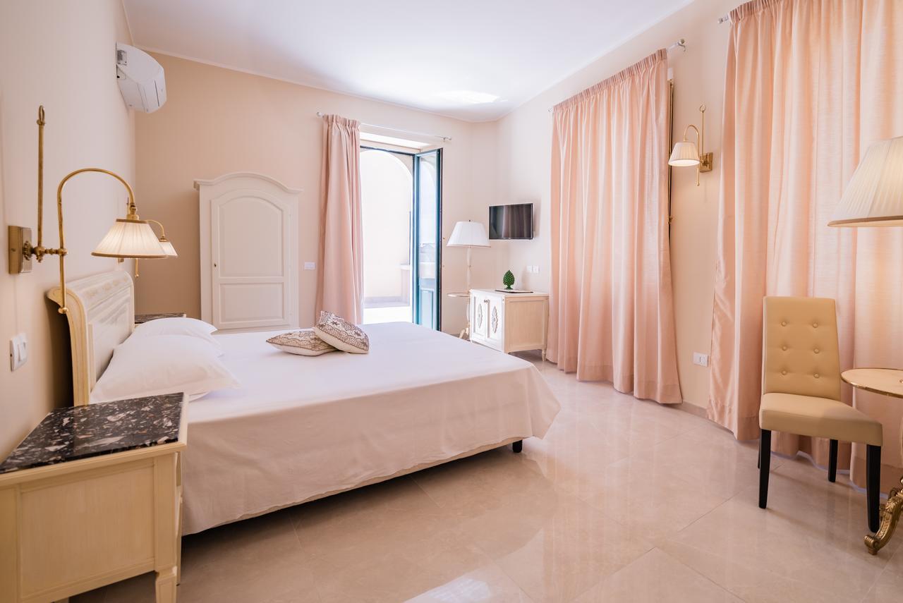 Hotel Casa Adele ตาออร์มินา ภายนอก รูปภาพ